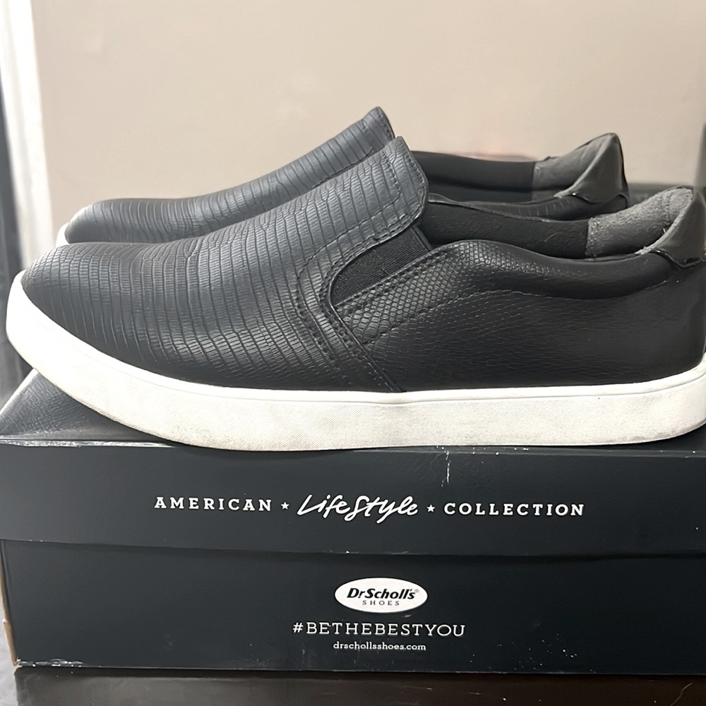 LIKE NEW Size 7.5 Black Dr Scholls slip-on sneaker/shoe. Worn 2x